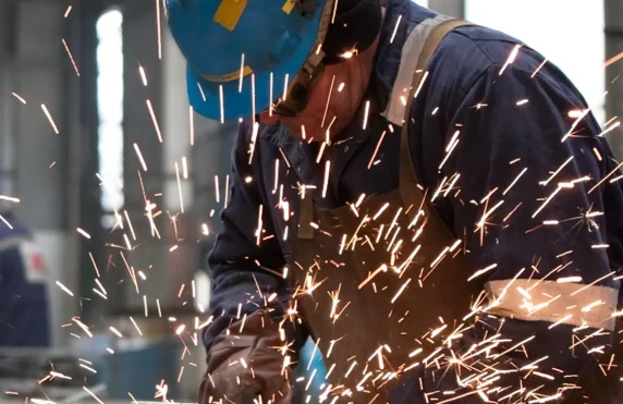 A wan in a workshop doing metalwork