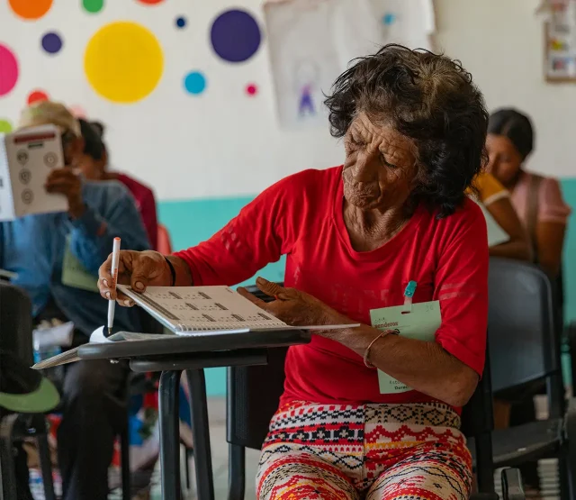 A woman in a Senderos workshop